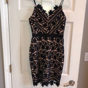 Adelyn Rae Black & Beige Short Dress Size Small